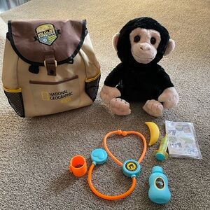 National Geographic Adorable Kids Chimpanzee Care & Nurture Vet Set Like New